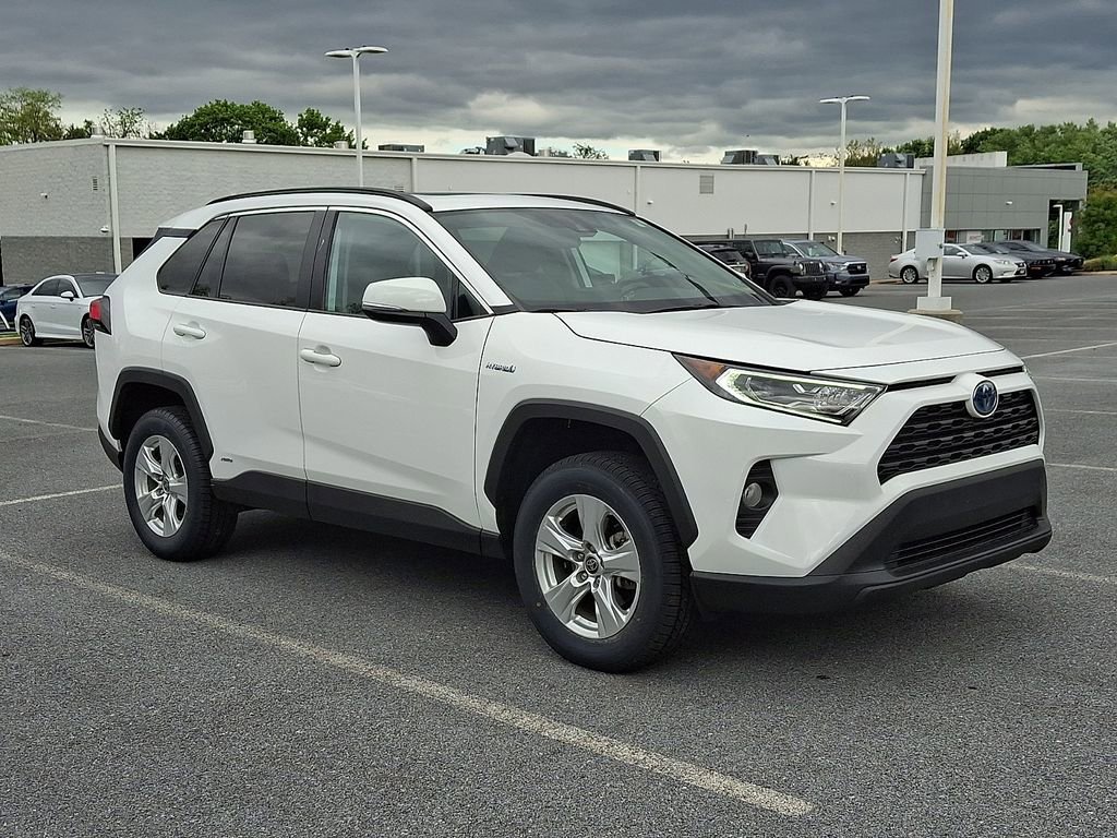 Used 2021 Toyota RAV4 XLE w/ Convenience Package AWD/4WD image 3