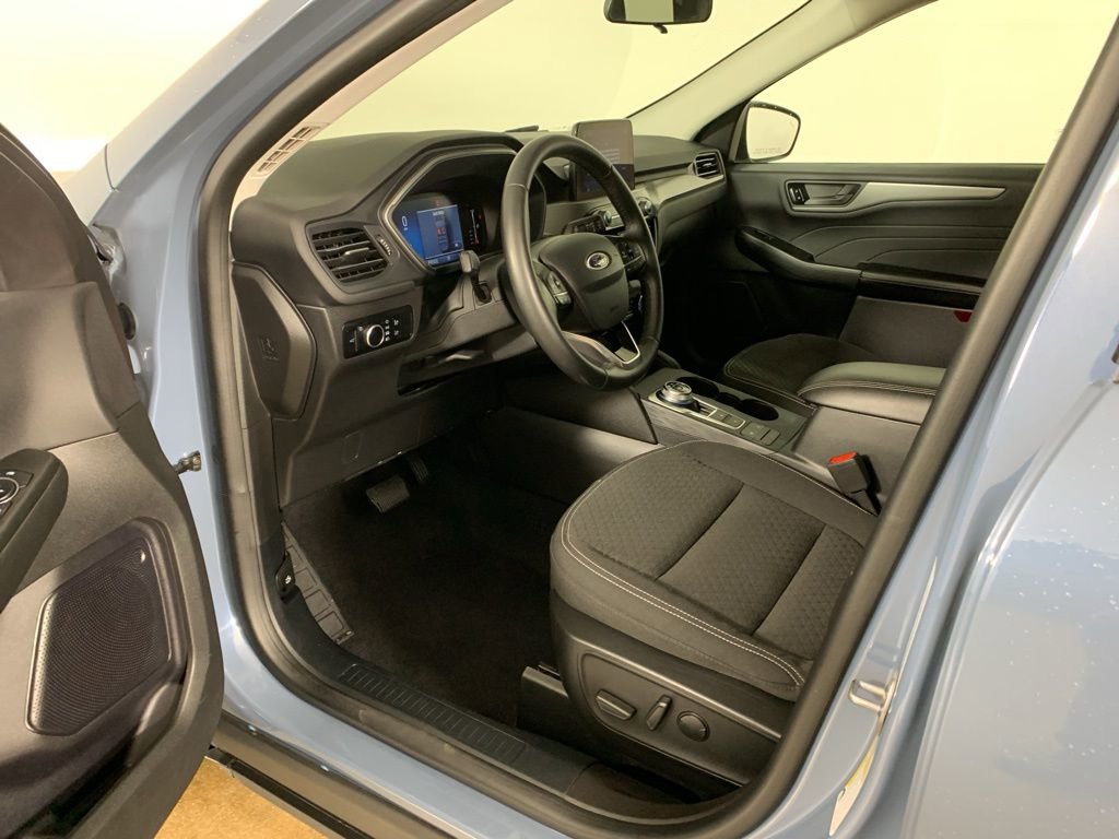 Used 2023 Ford Escape Active image 28