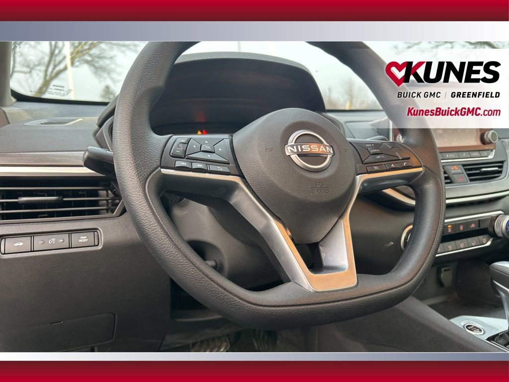 Used 2025 Nissan Altima 2.5 SV image 19