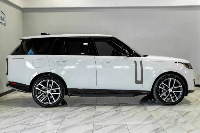 Used 2025 Land Rover Range Rover SE AWD/4WD image 9