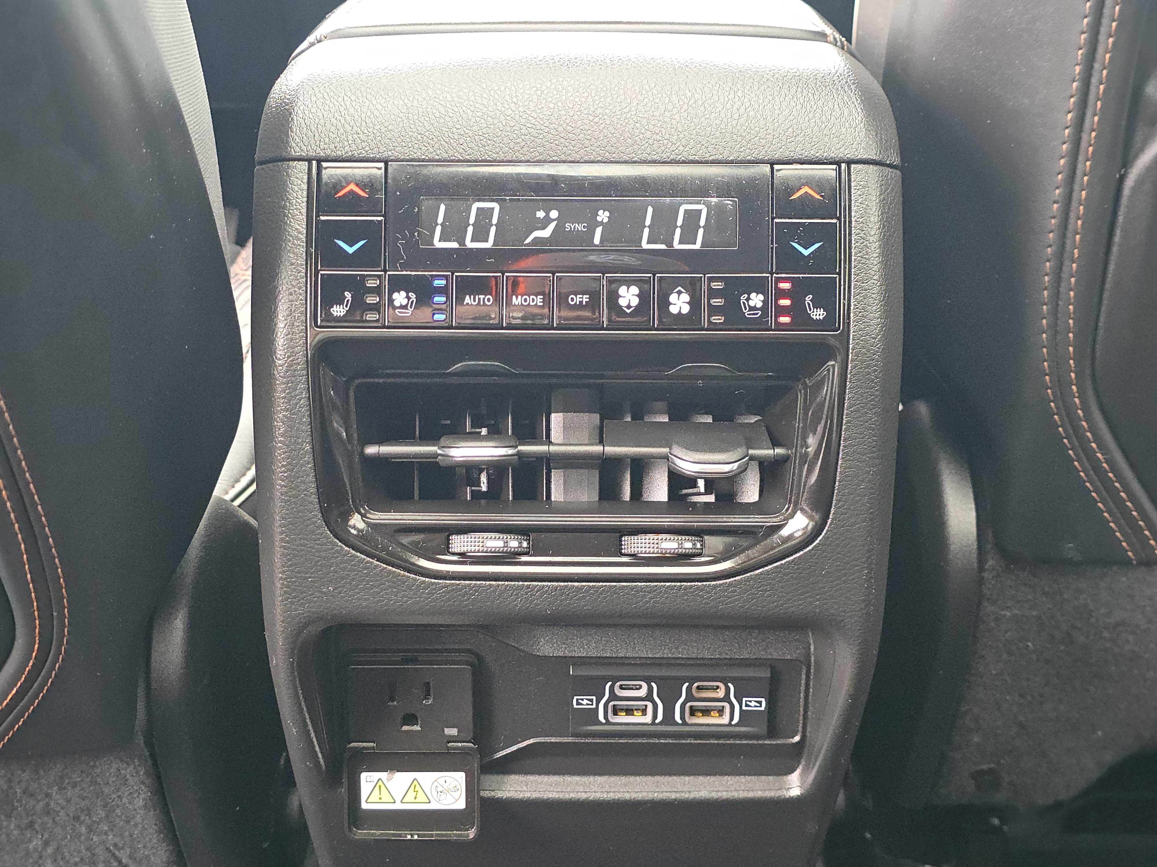 Used 2023 Jeep Grand Cherokee Summit AWD/4WD image 19