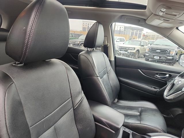 Used 2016 Nissan Rogue SL w/ SL Premium Package image 32