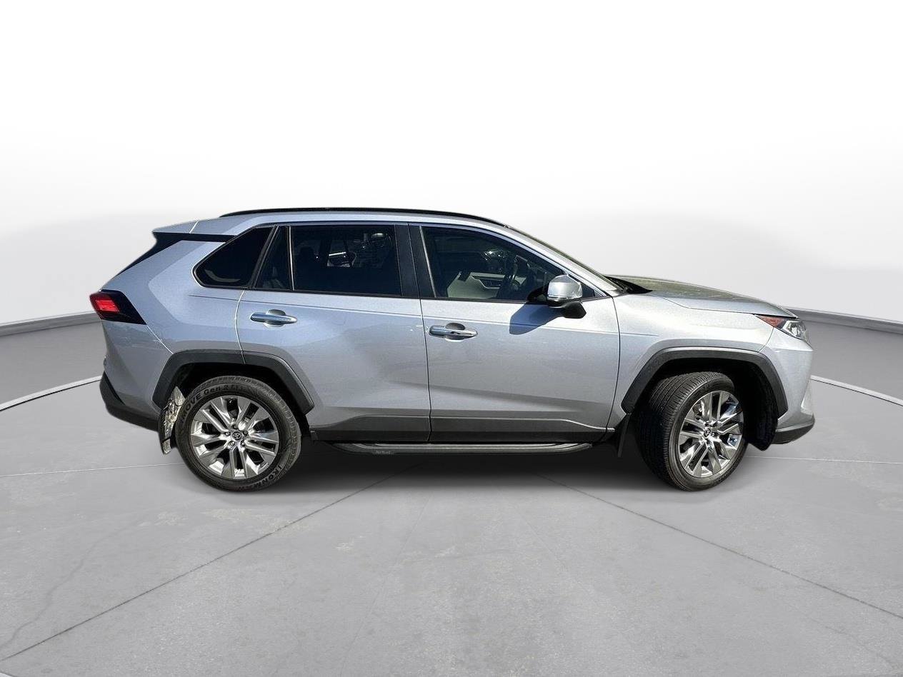 Used 2020 Toyota RAV4 Limited image 5
