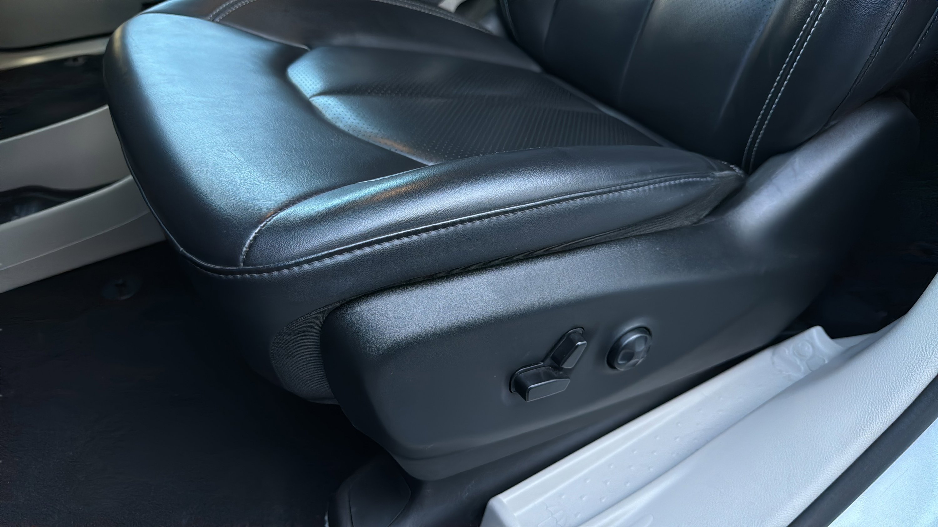 Used 2023 Chrysler Pacifica Touring-L image 24