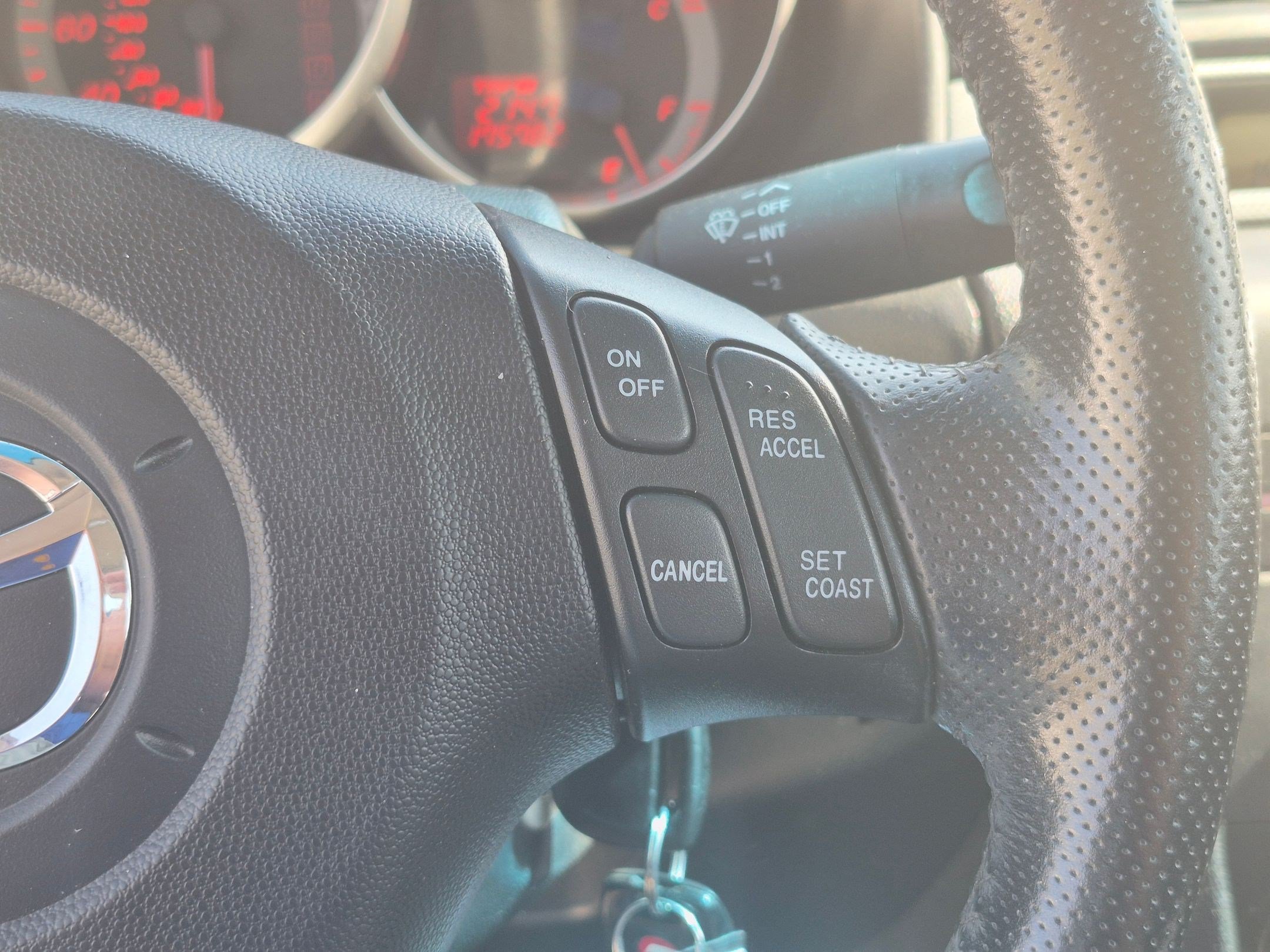 Used 2005 MAZDA MAZDA3 s w/ Moonroof & 6-CD Pkg FWD image 21