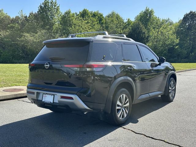 Certified 2025 Nissan Pathfinder SL w/ Black Appearance Package image 8