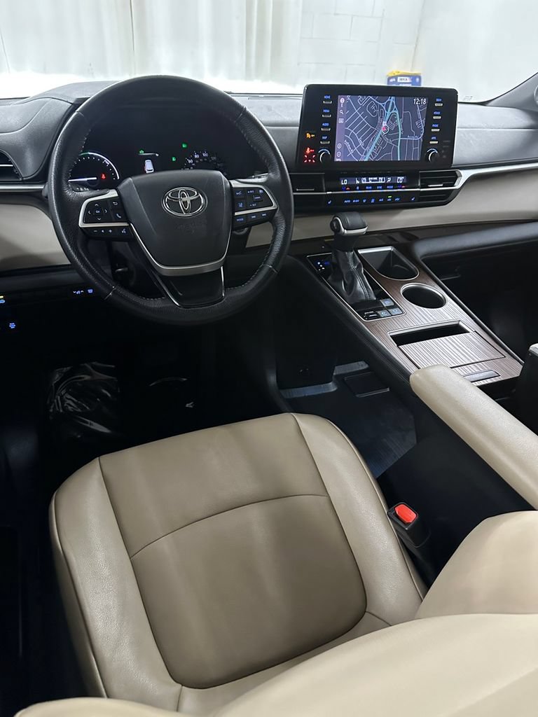 Used 2022 Toyota Sienna XLE w/ XLE Plus Package FWD image 23