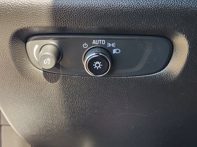 Used 2023 Chevrolet Traverse LT FWD image 19