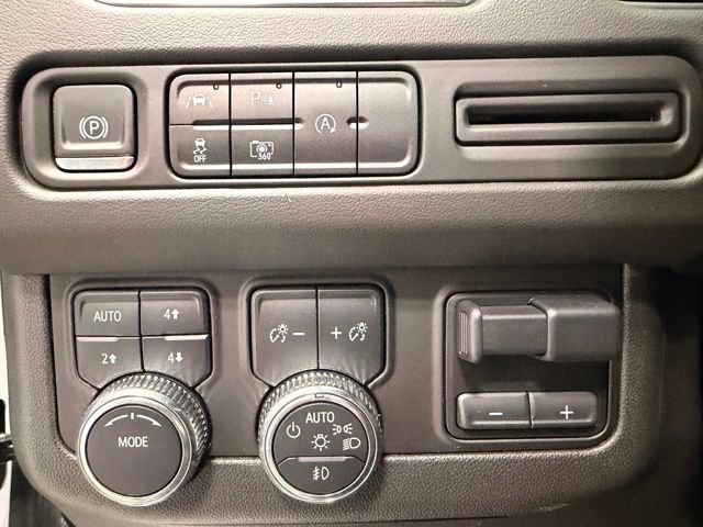 Used 2024 GMC Yukon SLT w/ SLT Luxury Package AWD/4WD image 28