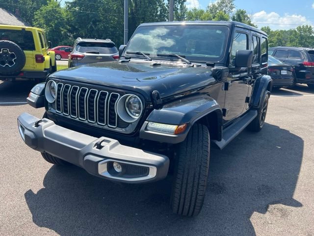Used 2025 Jeep Wrangler Unlimited Sahara AWD/4WD image 34