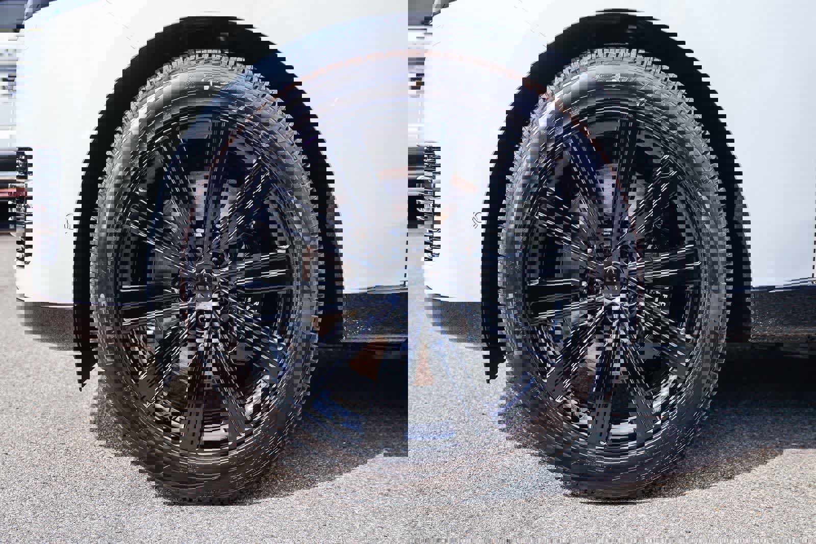 New 2026 Land Rover Range Rover SE image 9