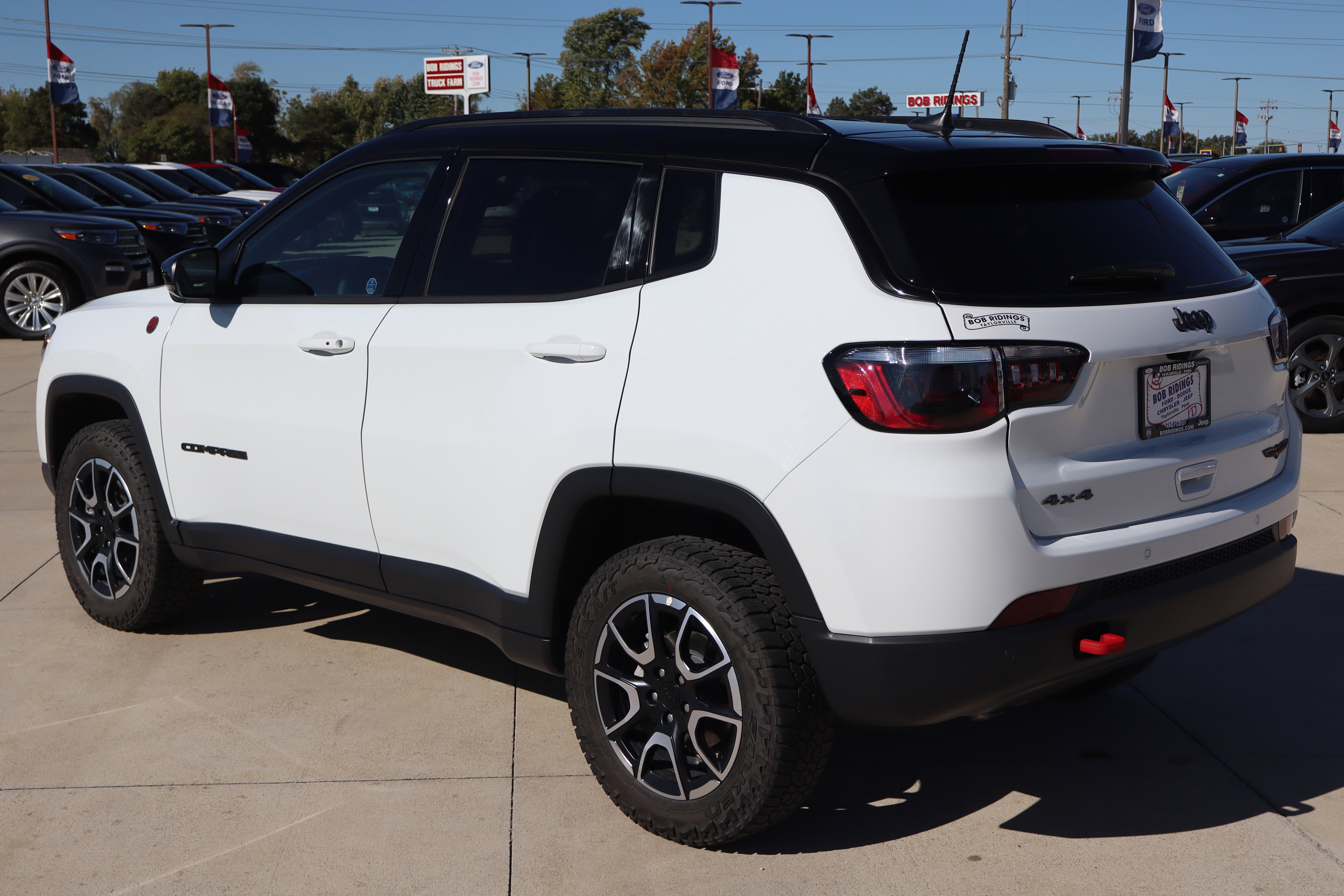 Used 2024 Jeep Compass Trailhawk w/ Trailhawk Convenience Group image 8