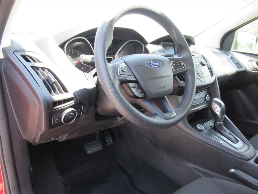 Used 2015 Ford Focus SE FWD image 16