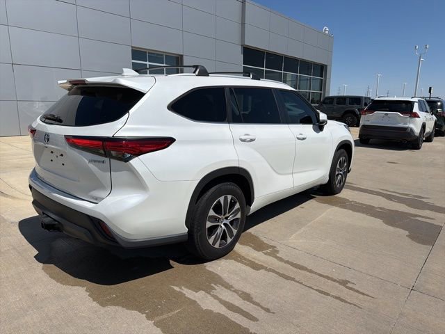Used 2023 Toyota Highlander XLE image 8