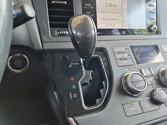 Used 2020 Toyota Sienna SE w/ SE Preferred Package FWD image 13