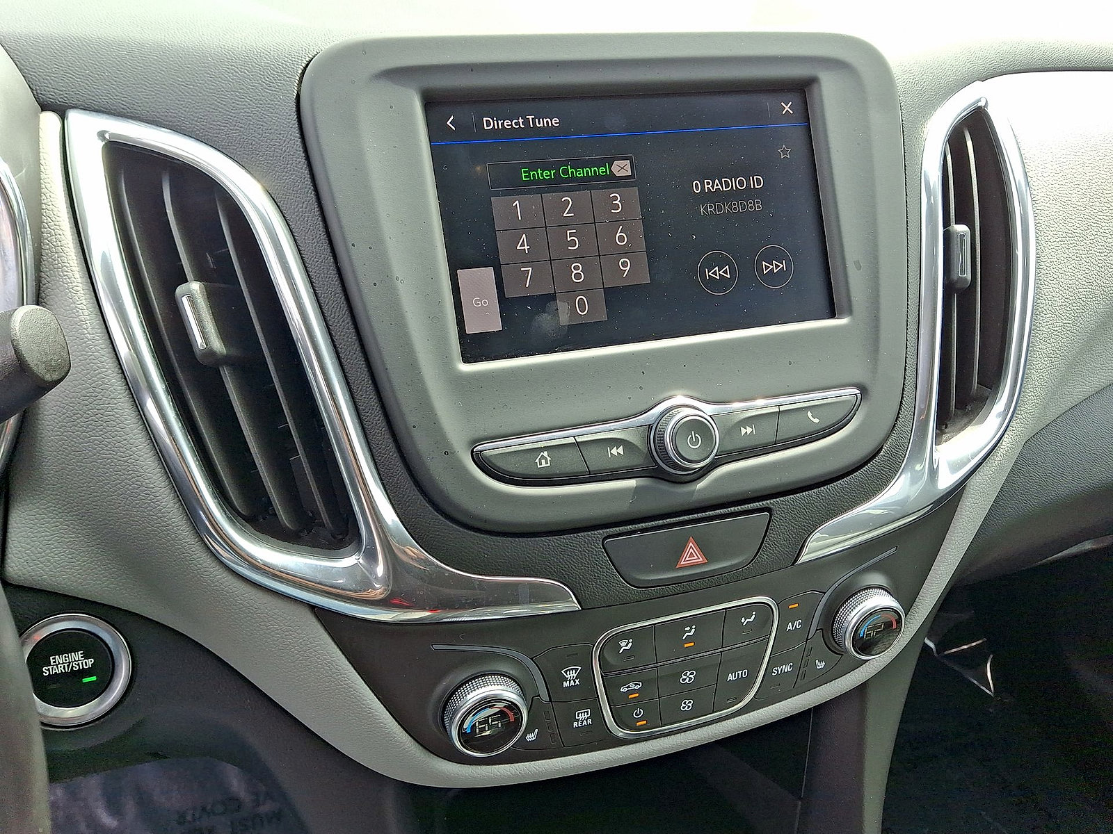 Used 2020 Chevrolet Equinox LT FWD image 14