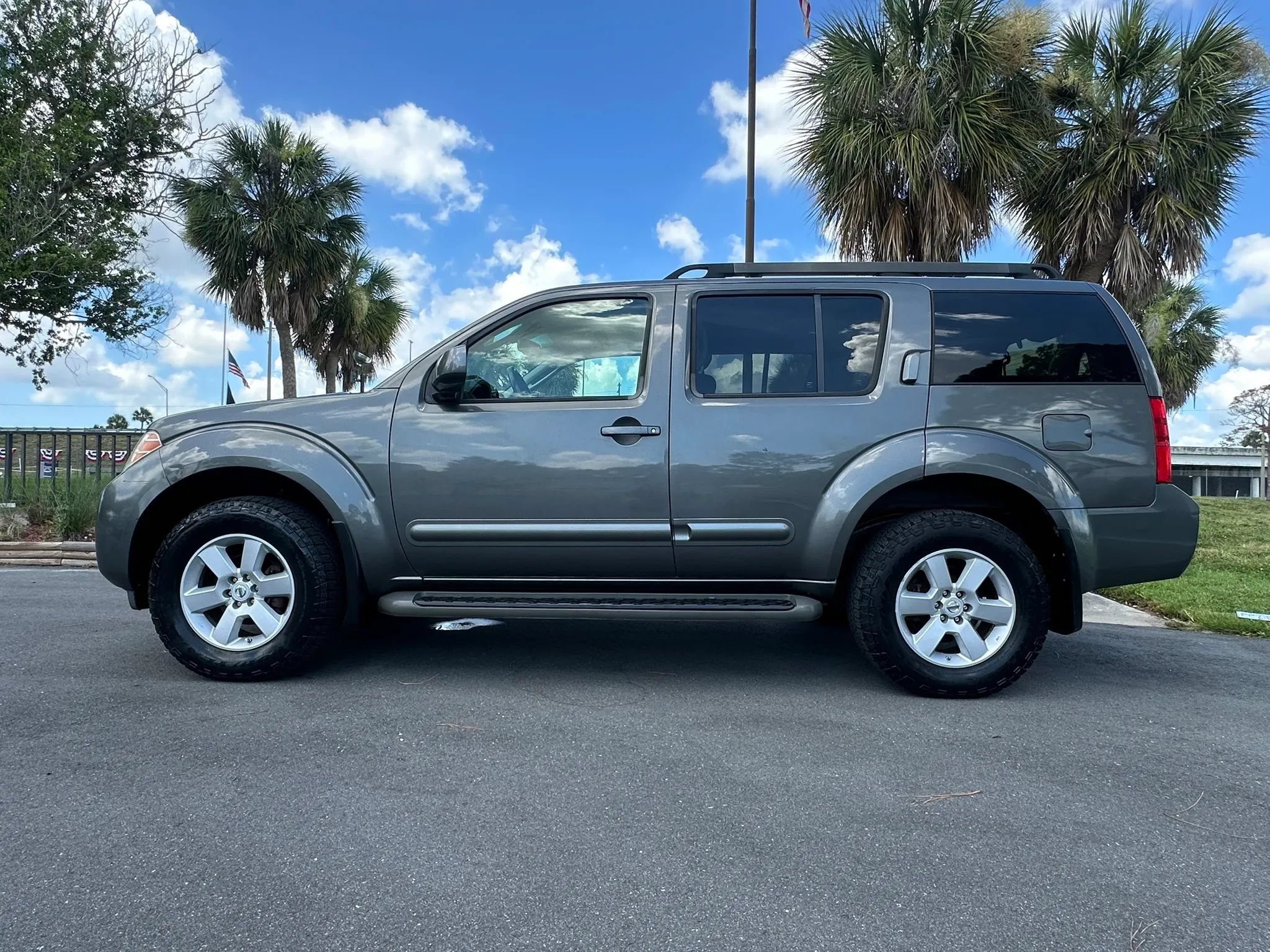 Used 2008 Nissan Pathfinder SE AWD/4WD image 7