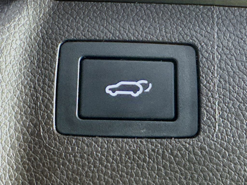 Used 2016 Hyundai Santa Fe Limited w/ Option Group 04 AWD/4WD image 29