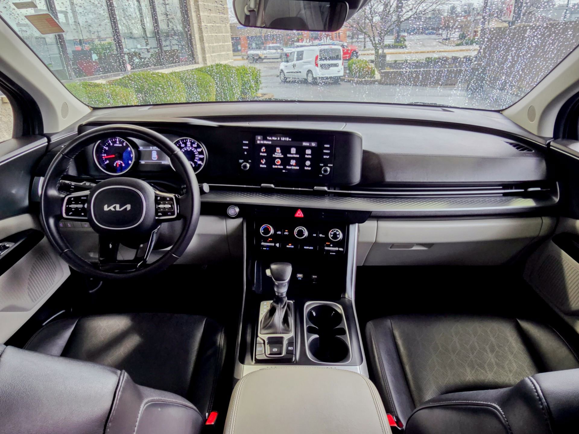 Used 2023 Kia Carnival LX image 26