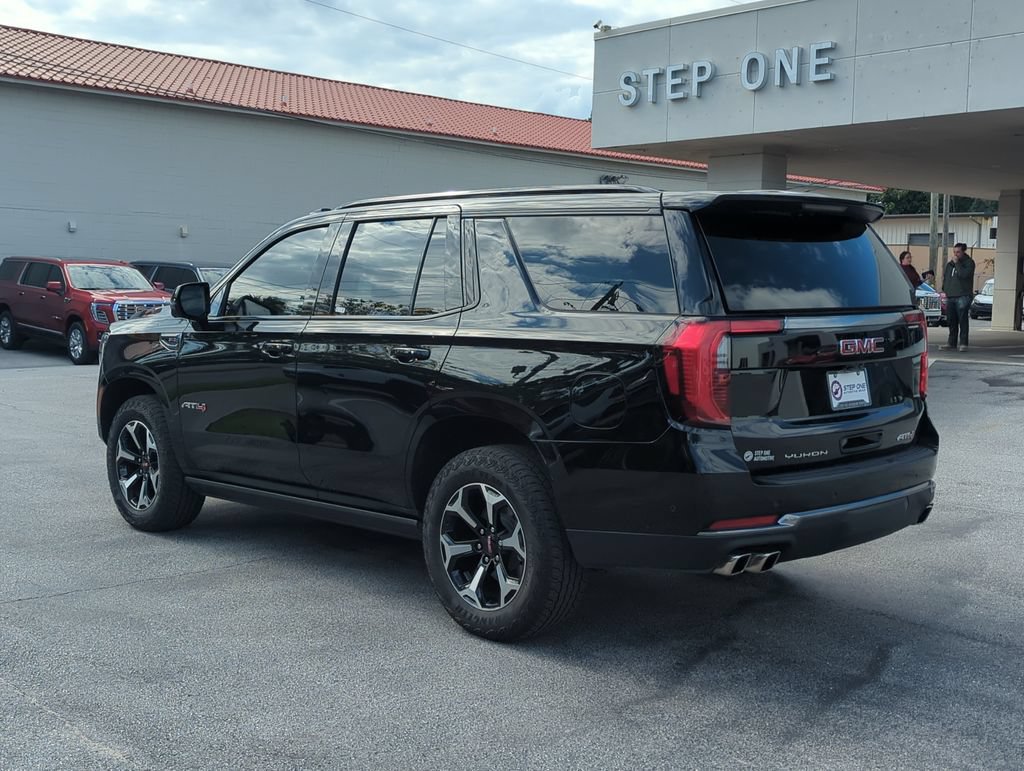 Used 2025 GMC Yukon AT4 w/ AT4 Premium Package AWD/4WD image 4