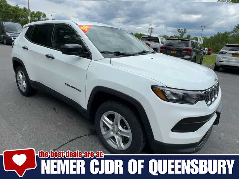Used 2024 Jeep Compass Sport AWD/4WD image 2