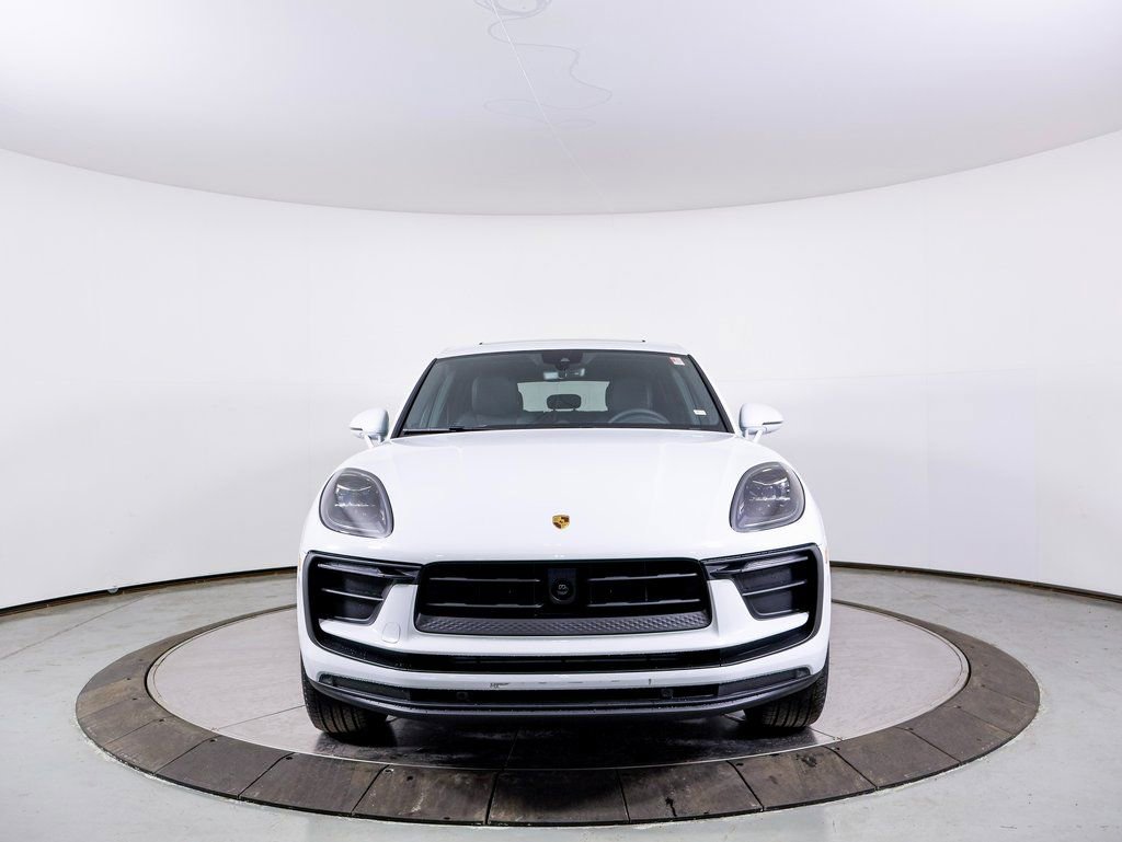 Certified 2025 Porsche Macan image 26
