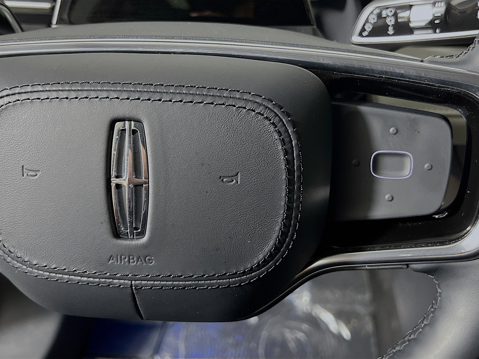 Used 2025 Lincoln Nautilus Reserve AWD/4WD image 20