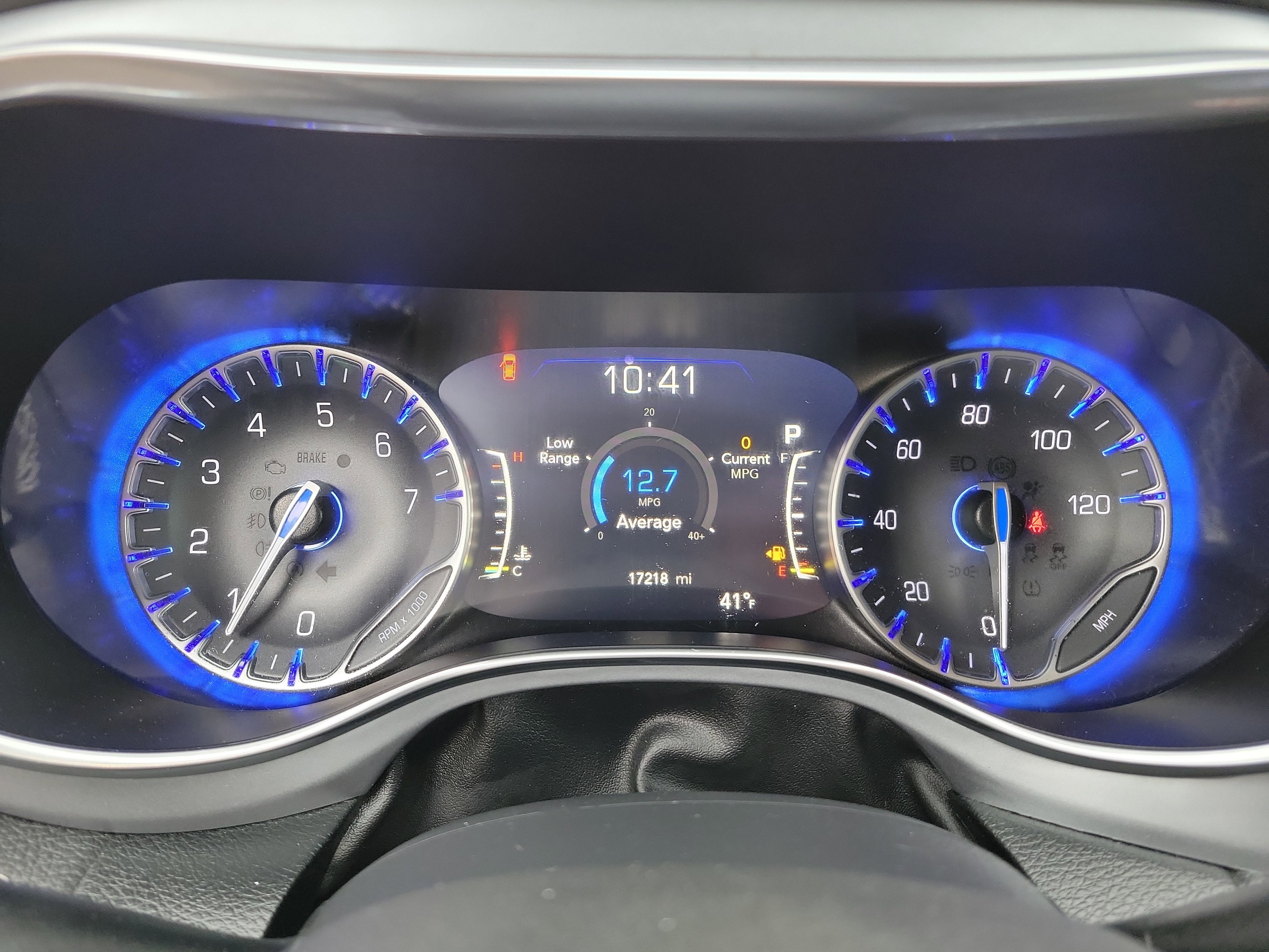 Used 2025 Chrysler Pacifica Limited image 18