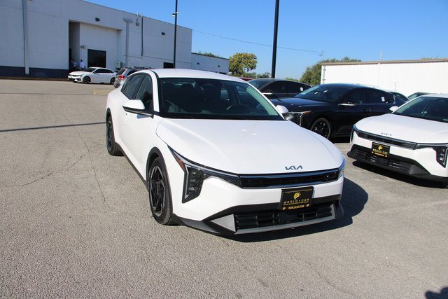 Certified 2025 Kia K4 EX image 1