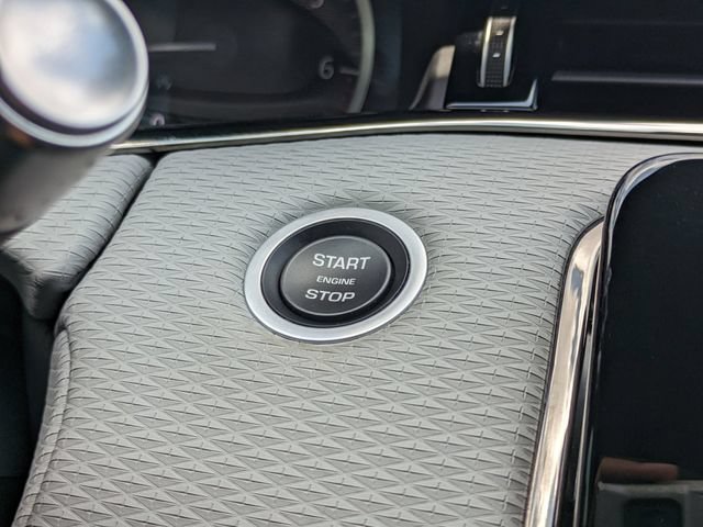 Used 2022 Land Rover Range Rover Evoque R-Dynamic S AWD/4WD image 29