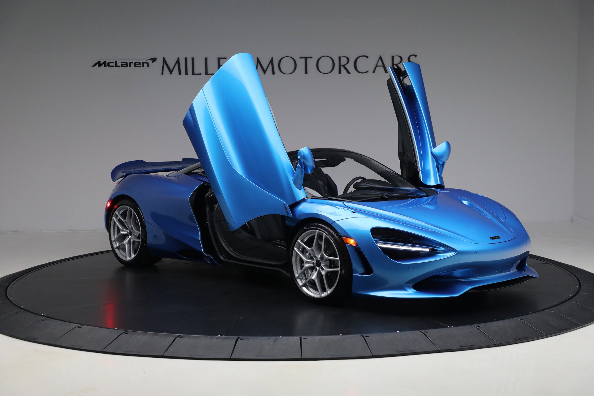 Used 2025 McLaren 750S Spider RWD image 21