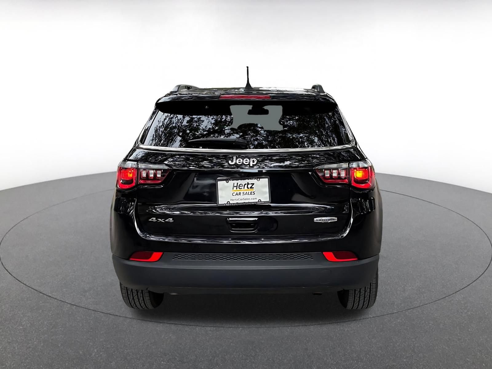 Used 2025 Jeep Compass Latitude AWD/4WD image 6