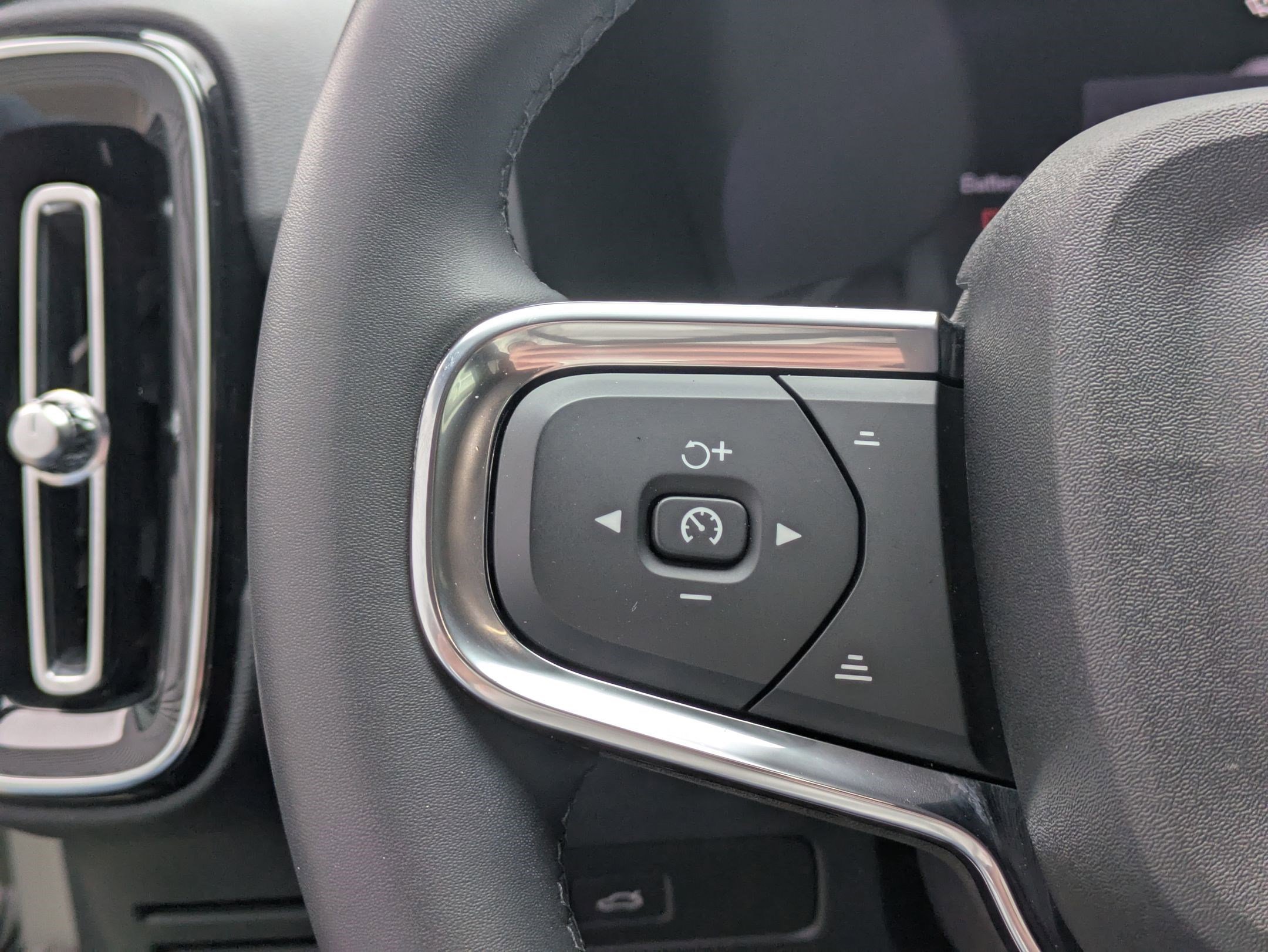 Used 2023 Volvo C40 P8 Recharge Ultimate AWD/4WD image 17