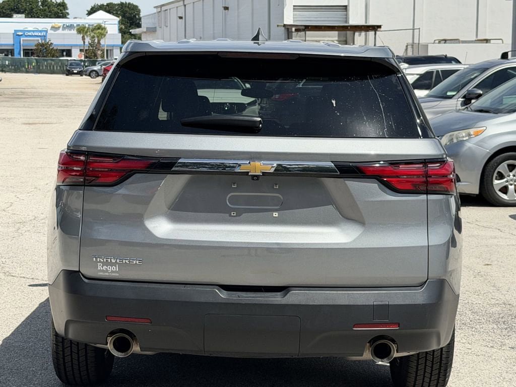 Used 2023 Chevrolet Traverse LS FWD image 6