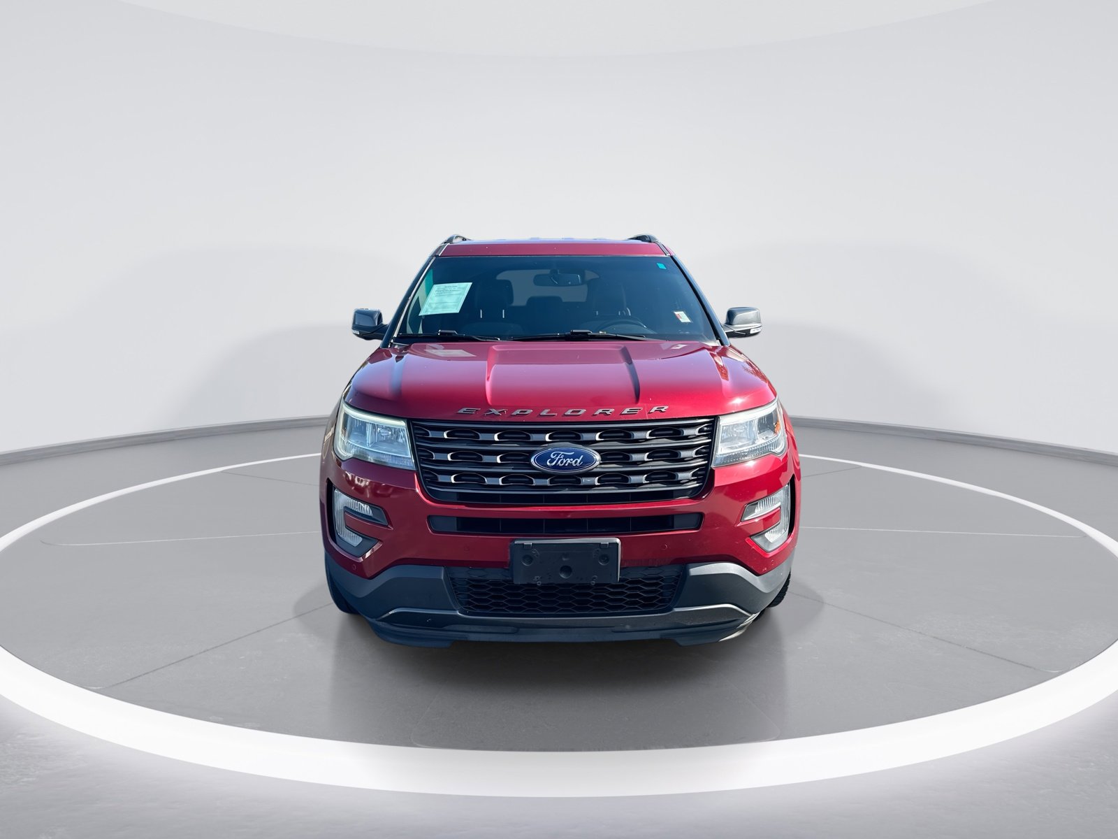 Used 2017 Ford Explorer XLT w/ Equipment Group 202A FWD image 3