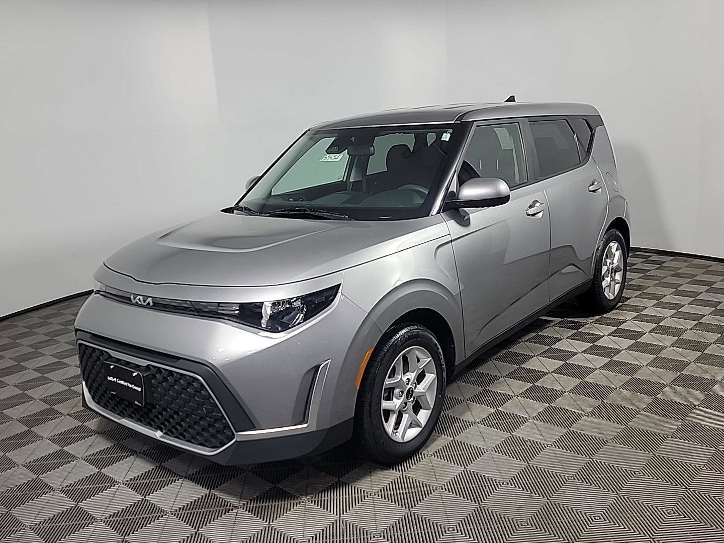 Used 2023 Kia Soul LX w/ LX Technology Package image 12