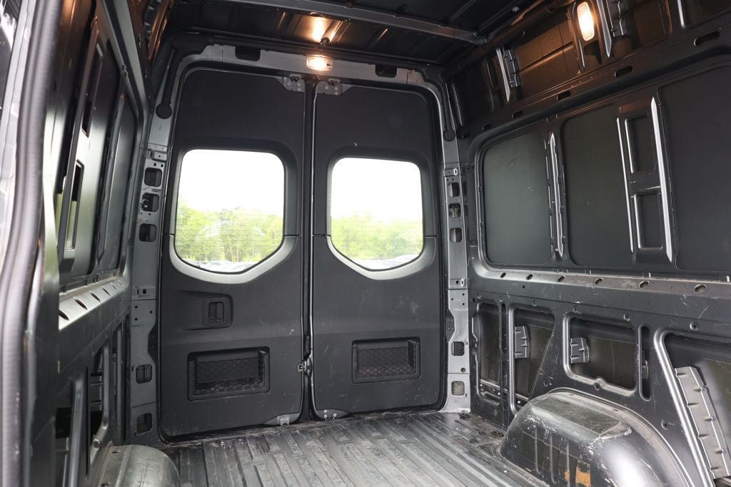 Used 2023 Mercedes-Benz Sprinter 2500 image 27