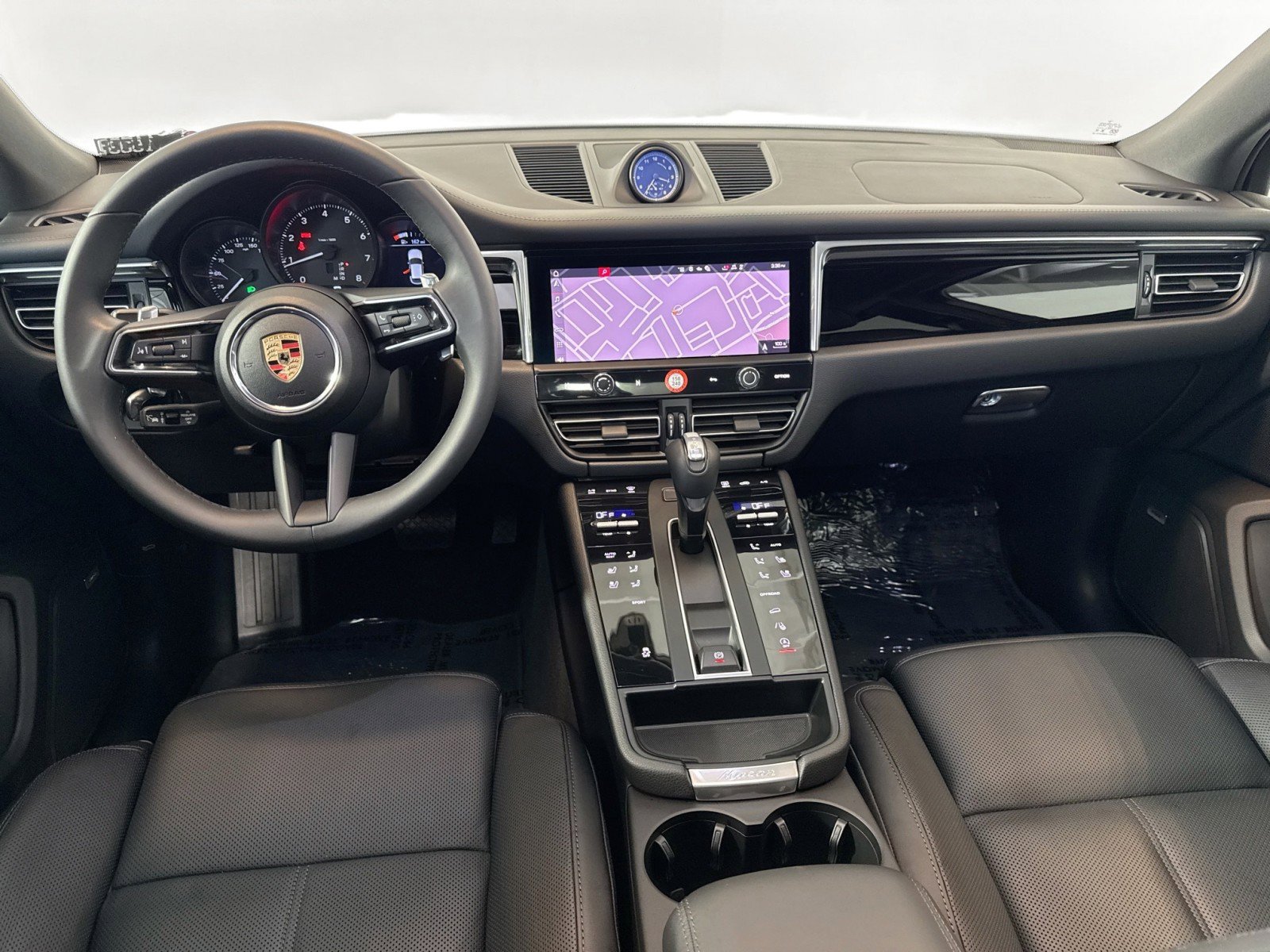 Used 2025 Porsche Macan image 21