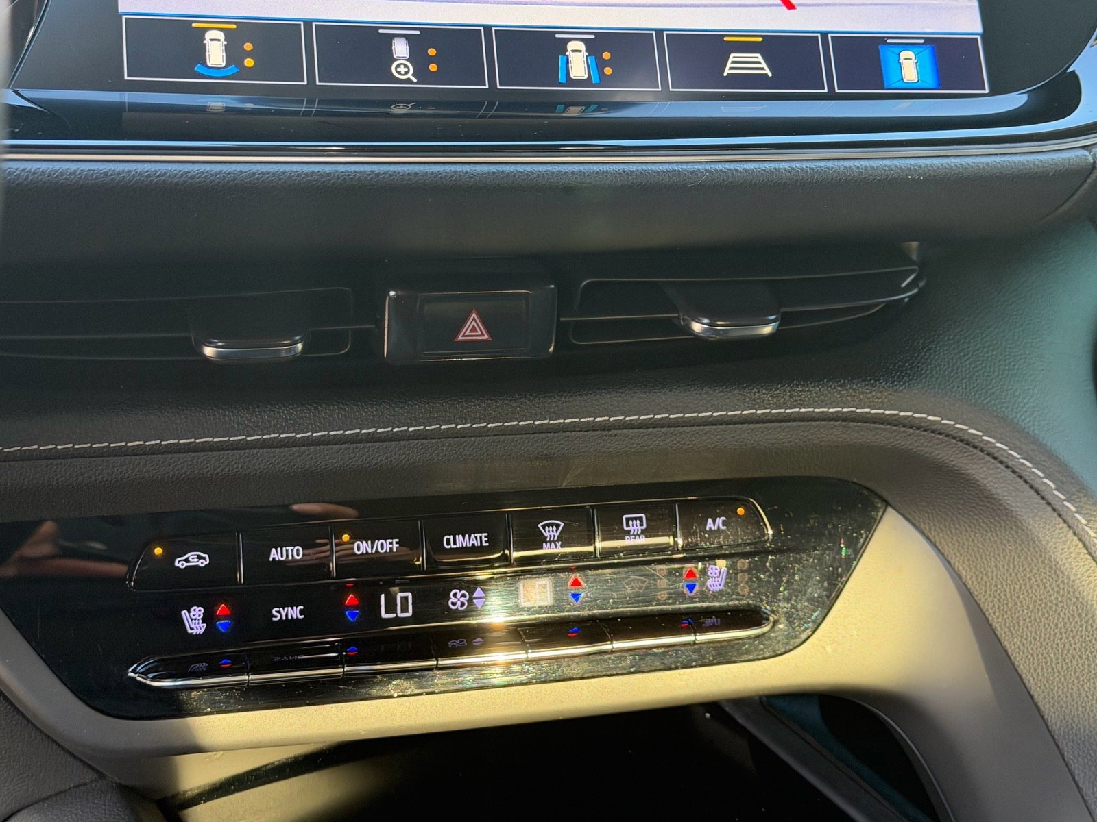 Used 2021 Buick Envision Avenir w/ Technology Package II image 28