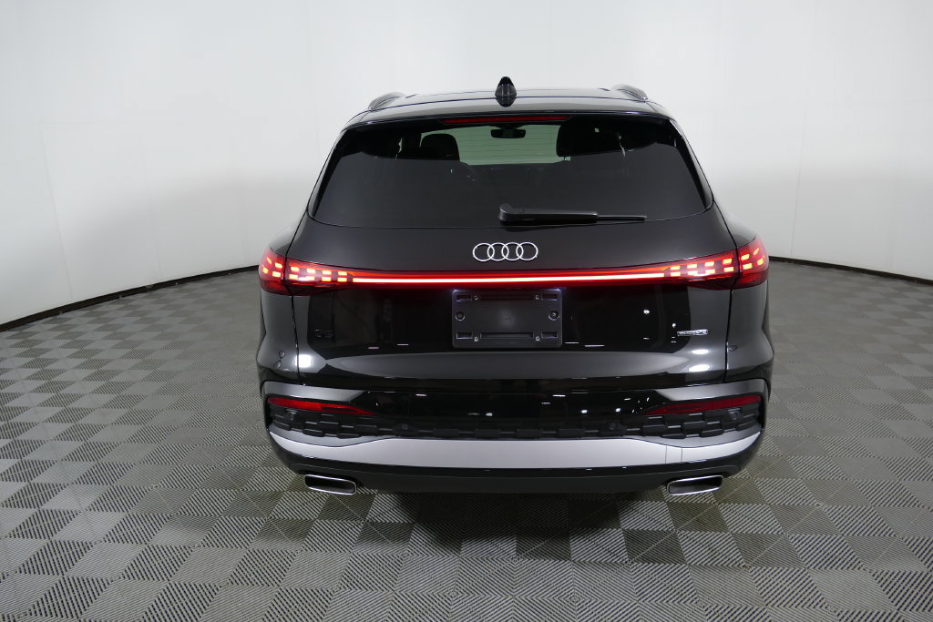 Certified 2025 Audi Q5 Premium w/ Convenience Package AWD/4WD image 5