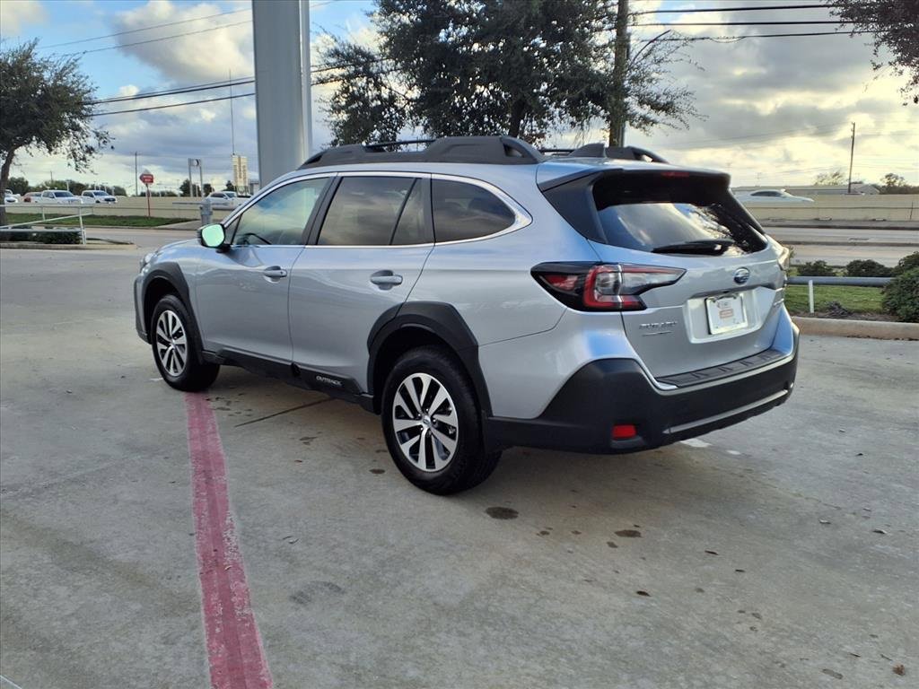 Certified 2025 Subaru Outback Premium image 2