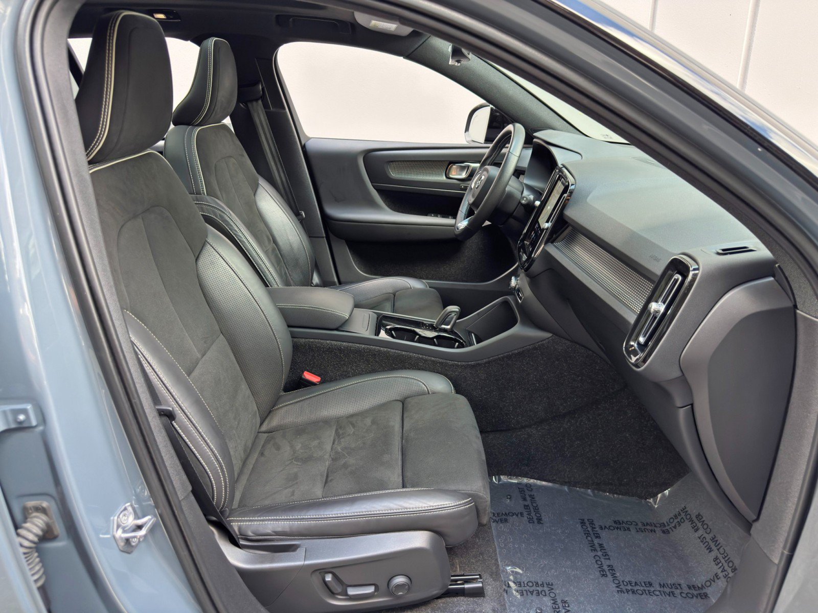 Used 2021 Volvo XC40 P8 Recharge w/ Advanced Package AWD/4WD image 15