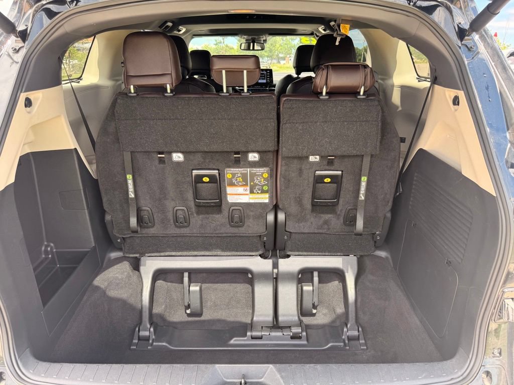 Used 2023 Toyota Sienna Platinum AWD/4WD image 31