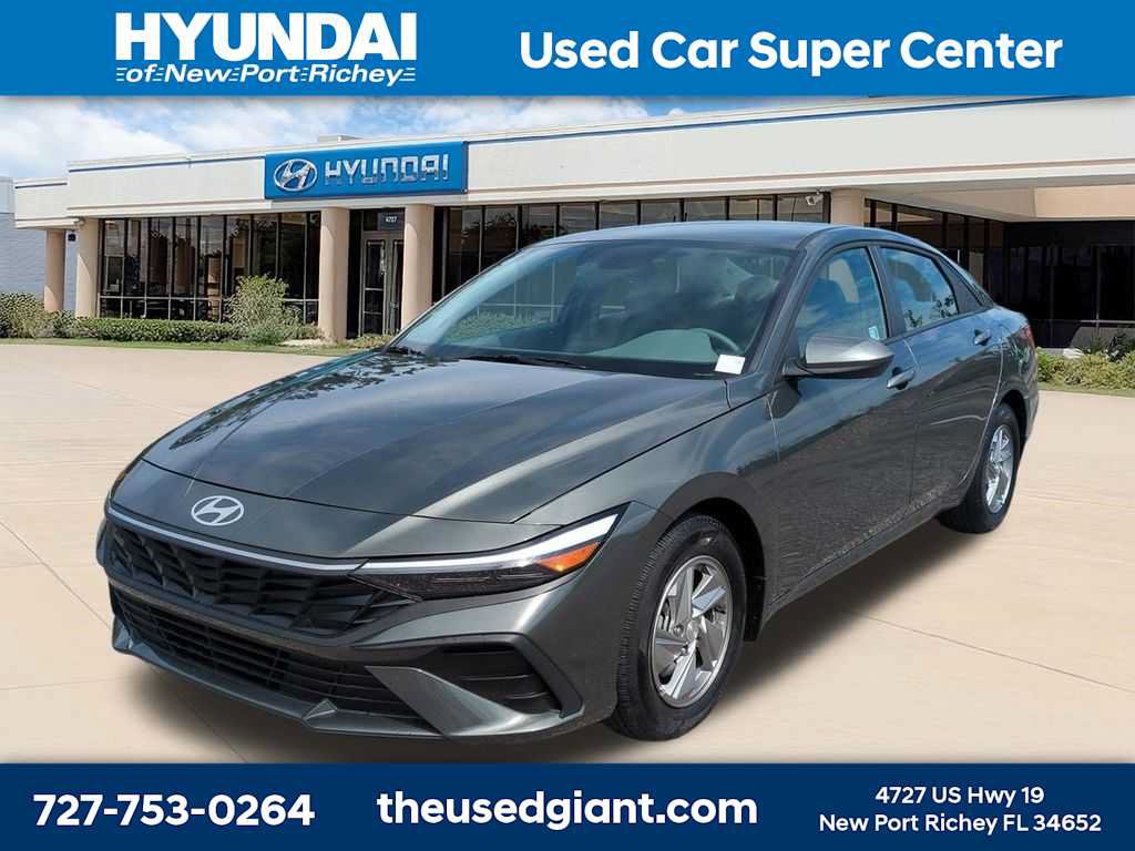 Used 2025 Hyundai Elantra SE FWD image 1