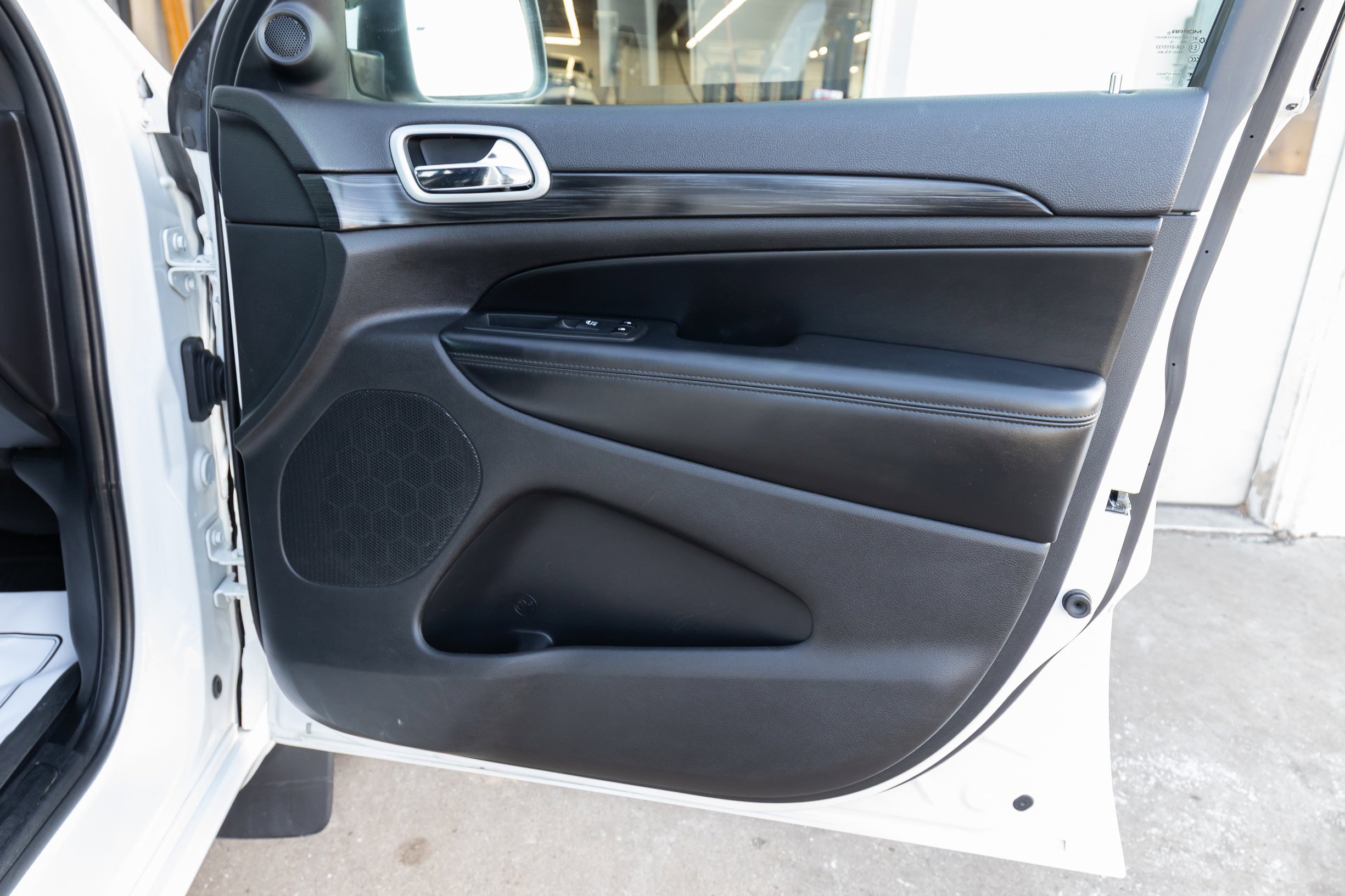 Used 2020 Jeep Grand Cherokee Altitude image 17