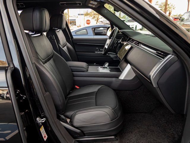 New 2026 Land Rover Range Rover SE image 28