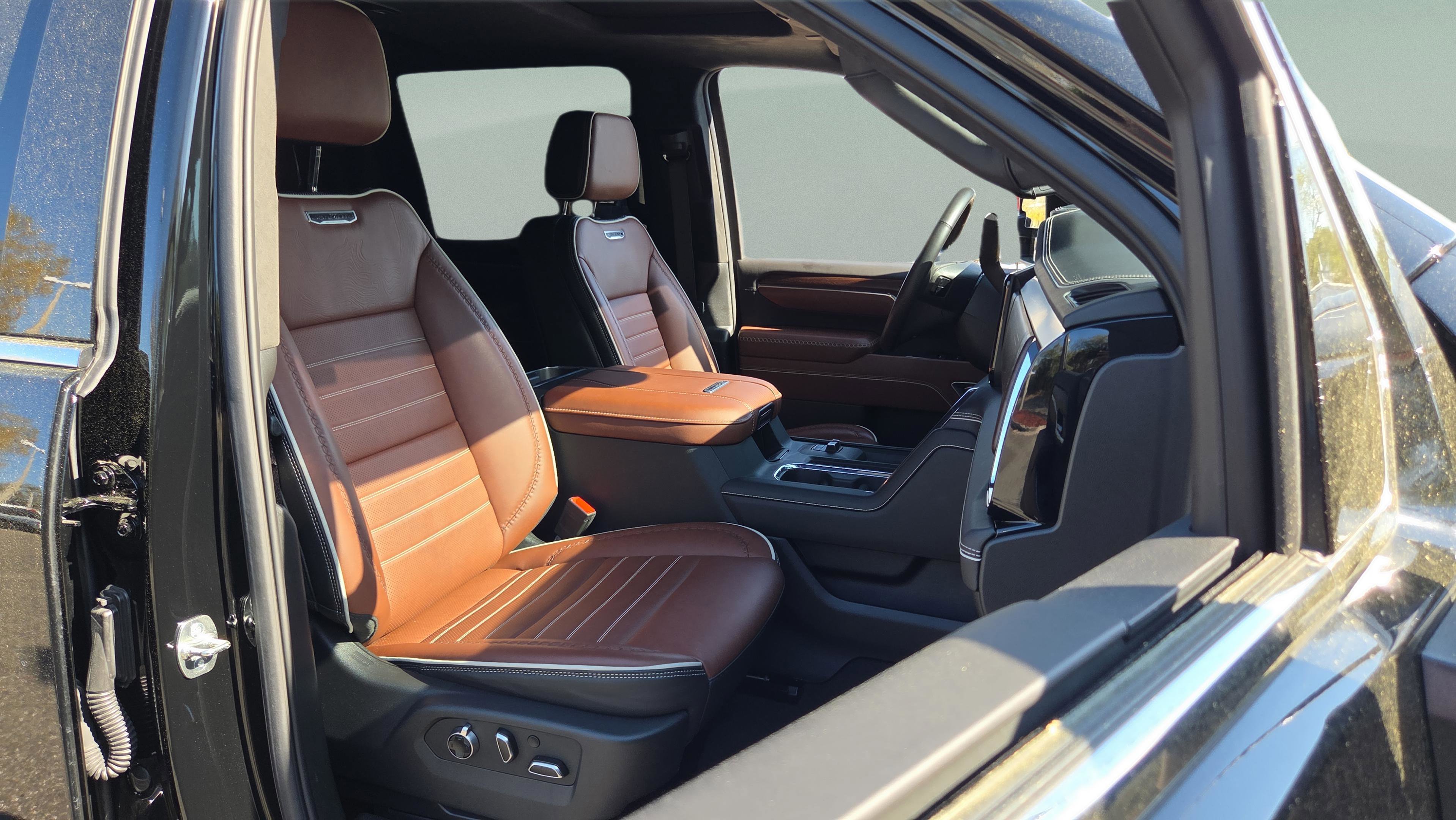 Used 2025 GMC Sierra 2500 Denali Ultimate image 17