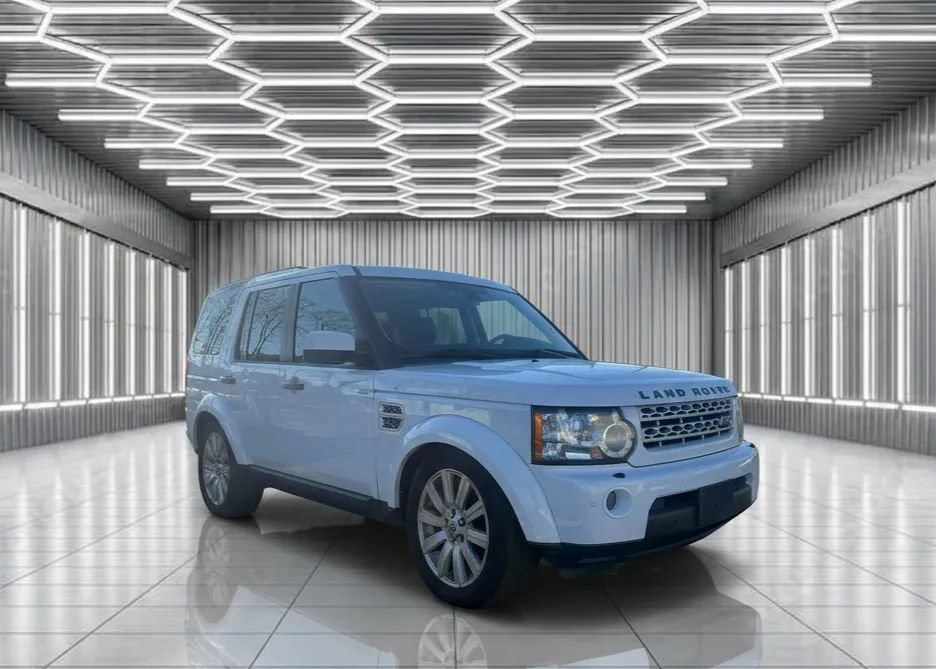 Used 2013 Land Rover LR4 HSE w/ HSE Pkg AWD/4WD image 2