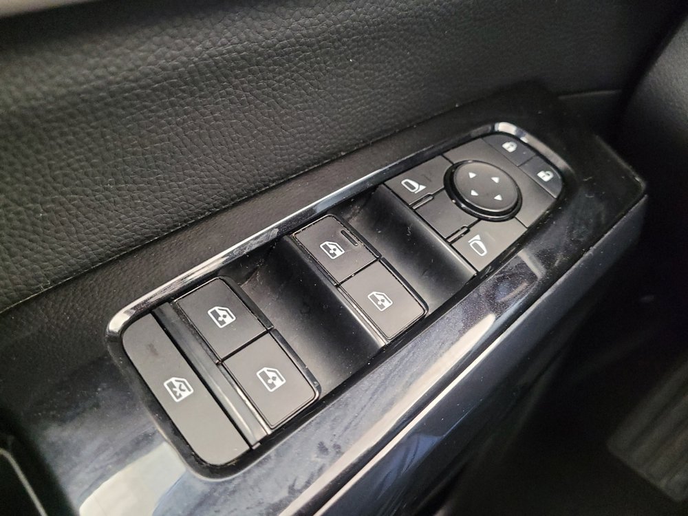 Used 2022 Nissan Pathfinder SV image 27