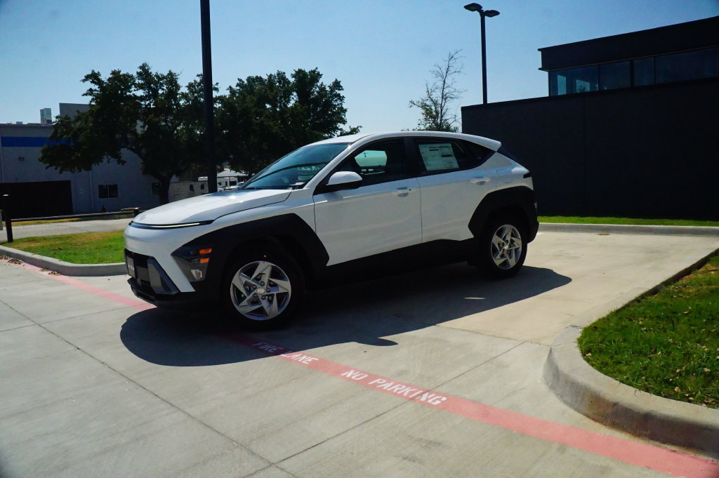 New 2027 Hyundai Kona SE FWD image 4